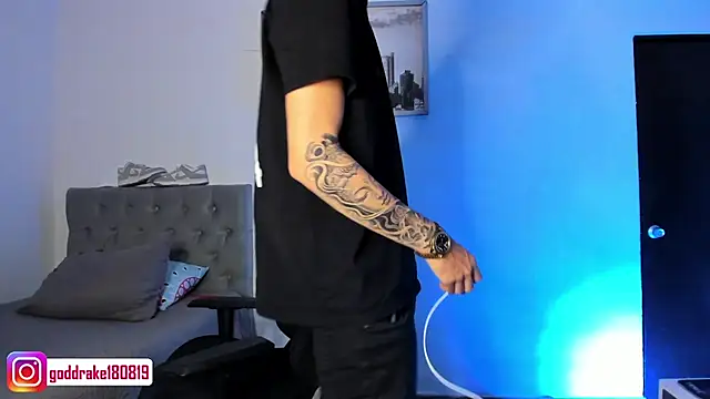 god drake online show from January 2025 02:15:01 AM