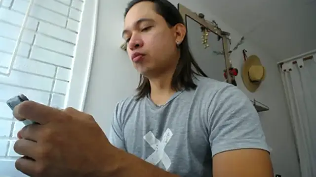 Snapshot of Valerioe chatting on December 2025 04:43:02 PM Valerioe online show from December 2025 04:43:02 PM