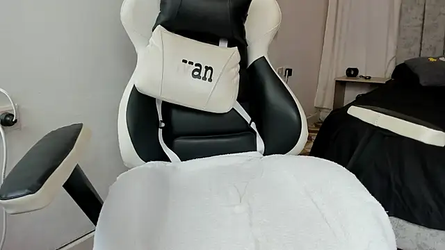 Valerioe online show from November 2025 02:43:02 PM