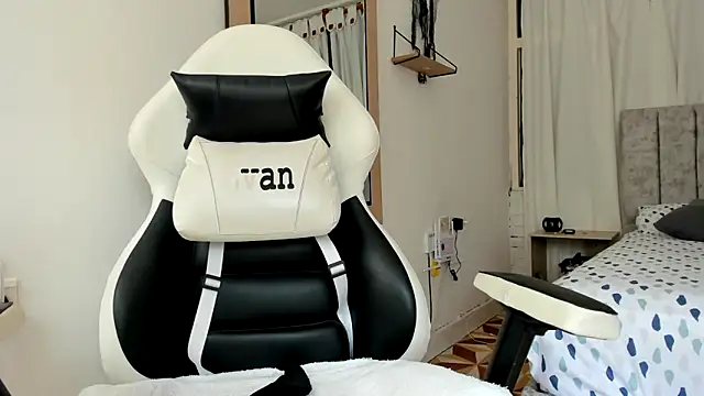 Valerioe online show from October 2025 02:16:02 PM