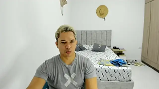 Snapshot of Valerioe chatting on June 2026 12:17:01 PM Valerioe online show from June 2026 12:17:01 PM