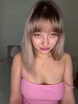 Snapshot of Blonde20 chatting on January 2025 09:21:02 AM Blonde20 online show from January 2025 09:21:02 AM