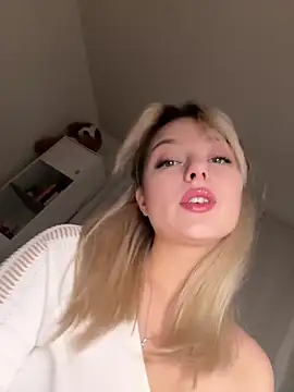 Snapshot of Blonde20 chatting on November 2025 12:58:02 AM Blonde20 online show from November 2025 12:58:02 AM