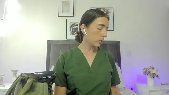 Snapshot of helen_mooree chatting on July 2026 01:19:01 PM helen mooree online show from July 2026 01:19:01 PM