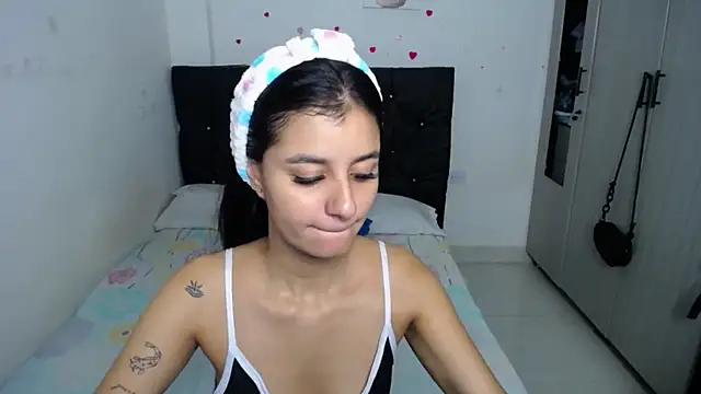 Snapshot of floweer_ chatting on March 2026 03:35:02 AM floweer online show from March 2026 03:35:02 AM