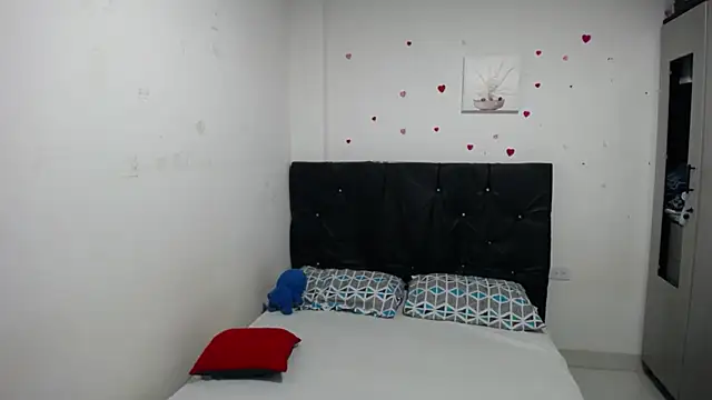 Snapshot of floweer_ chatting on March 2026 03:17:01 AM floweer online show from March 2026 03:17:01 AM