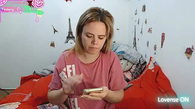 Snapshot of hotmilf4uxxx chatting on December 2025 11:31:01 AM hotmilf4uxxx online show from December 2025 11:31:01 AM