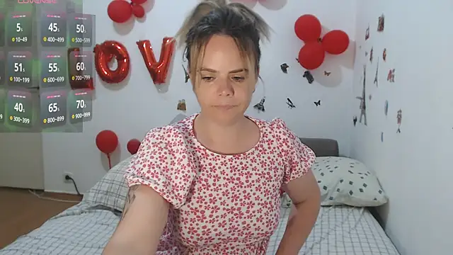 Snapshot of hotmilf4uxxx chatting on June 2026 10:34:01 AM hotmilf4uxxx online show from June 2026 10:34:01 AM