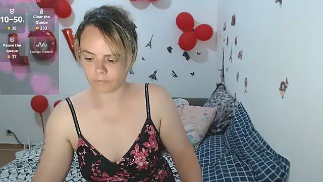 Snapshot of hotmilf4uxxx chatting on June 2026 10:20:01 AM hotmilf4uxxx online show from June 2026 10:20:01 AM