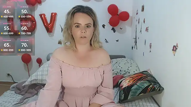 Snapshot of hotmilf4uxxx chatting on June 2026 09:41:02 AM hotmilf4uxxx online show from June 2026 09:41:02 AM