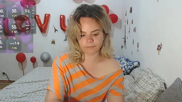 Snapshot of hotmilf4uxxx chatting on June 2026 10:15:02 AM hotmilf4uxxx online show from June 2026 10:15:02 AM