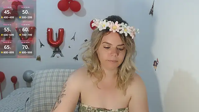 Snapshot of hotmilf4uxxx chatting on June 2026 10:20:02 AM hotmilf4uxxx online show from June 2026 10:20:02 AM