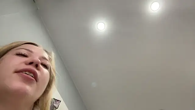 Snapshot of Embersweetbunny chatting on September 2025 06:46:01 AM Embersweetbunny online show from September 2025 06:46:01 AM