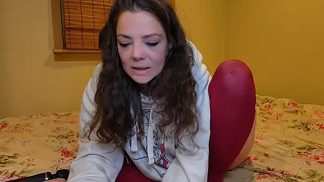 Snapshot of MiaElizabeth chatting on December 2025 11:01:01 AM MiaElizabeth online show from December 2025 11:01:01 AM