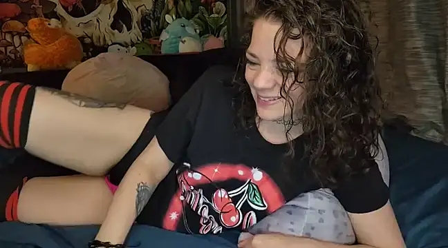 Snapshot of MiaElizabeth chatting on March 2025 04:32:01 AM MiaElizabeth online show from March 2025 04:32:01 AM