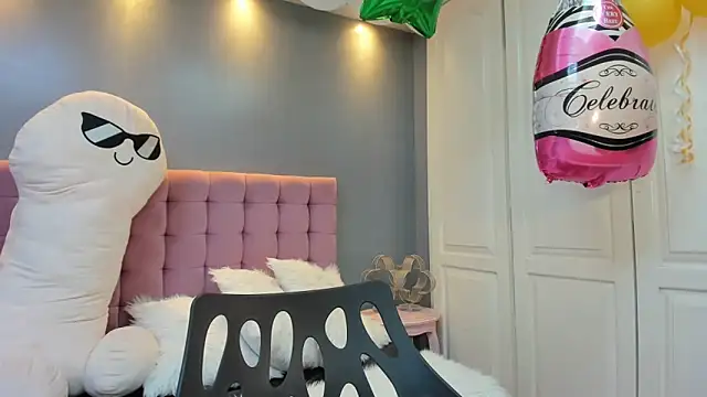 IssadoraJames online show from October 2025 02:30:02 PM