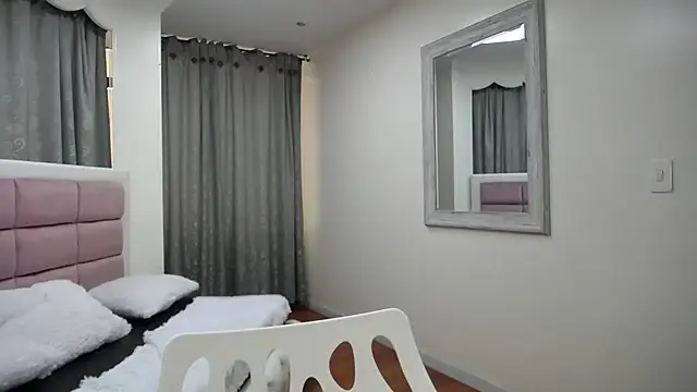 IssadoraJames online show from December 2024 06:53:02 PM