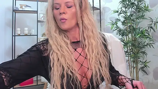 Smileyelyourgf online show from February 2026 08:06:02 PM