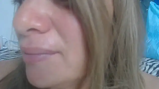 Snapshot of Elza_Blonde chatting on April 2026 02:21:01 PM Elza Blonde online show from April 2026 02:21:01 PM