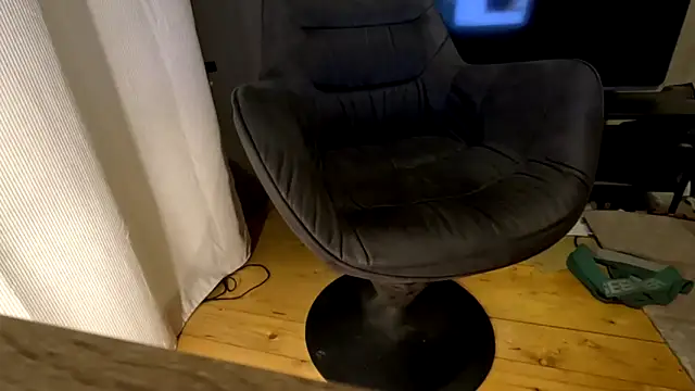 Snapshot of T0Yforeskin chatting on September 2025 05:20:01 PM T0Yforeskin online show from September 2025 05:20:01 PM