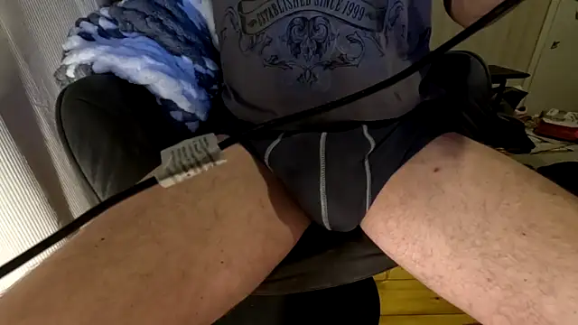 Snapshot of T0Yforeskin chatting on October 2025 10:22:01 PM T0Yforeskin online show from October 2025 10:22:01 PM