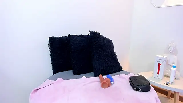 Lizzie Williams  online show from January 2026 03:24:02 AM