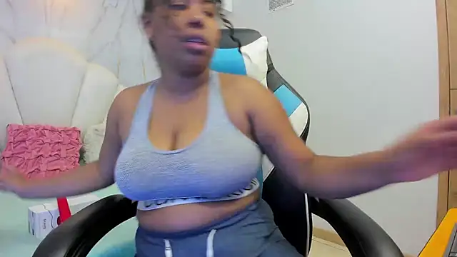 Lizzie Williams  online show from October 2025 03:18:02 AM