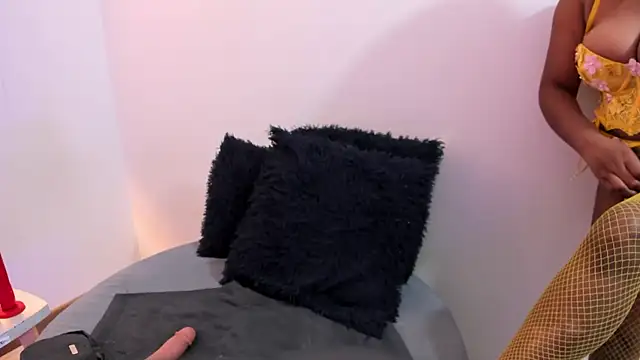 Lizzie Williams  online show from November 2025 03:05:01 AM