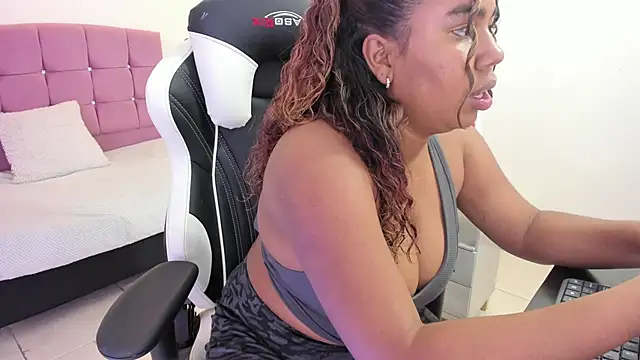 Lizzie Williams  online show from March 2026 03:27:01 AM