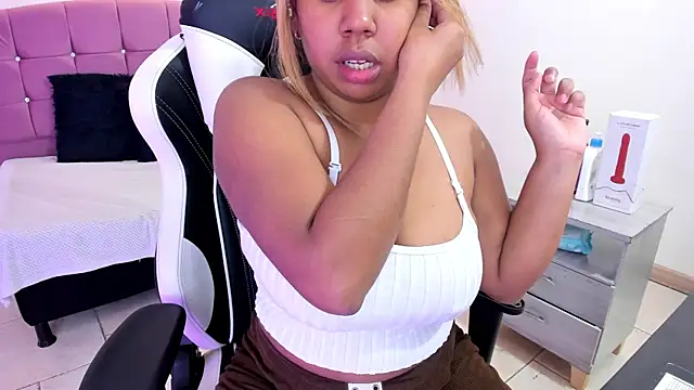 Lizzie Williams  online show from April 2026 03:24:01 AM