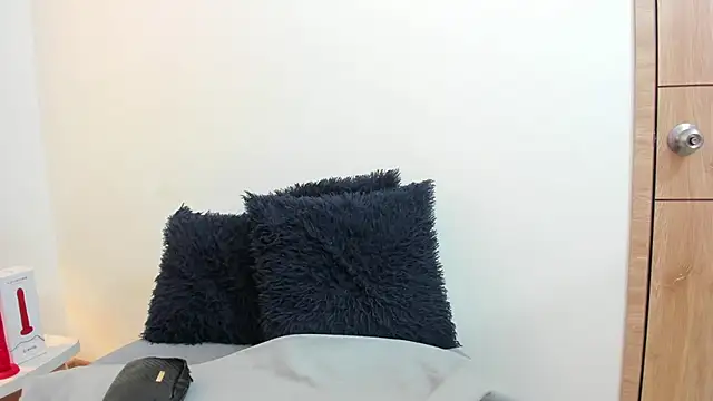 Lizzie Williams  online show from December 2025 03:01:02 AM