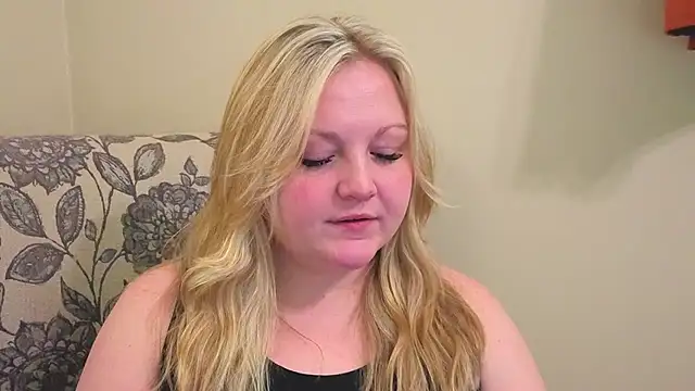 PhatAssBlond online show from April 2026 07:18:01 PM