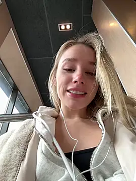 SSSATIVA model online show from October 2025 12:43:01 AM