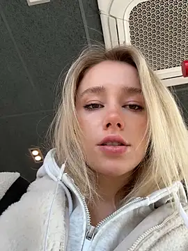 SSSATIVA model online show from October 2025 12:52:02 AM