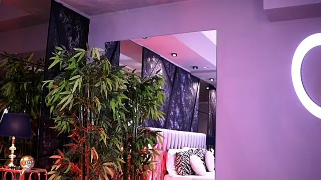 Snapshot of NicoleCellini chatting on January 2026 07:51:01 PM NicoleCellini online show from January 2026 07:51:01 PM