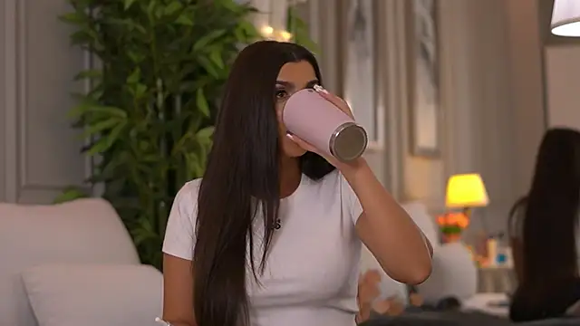 NicoleCellini online show from April 2026 06:32:01 PM