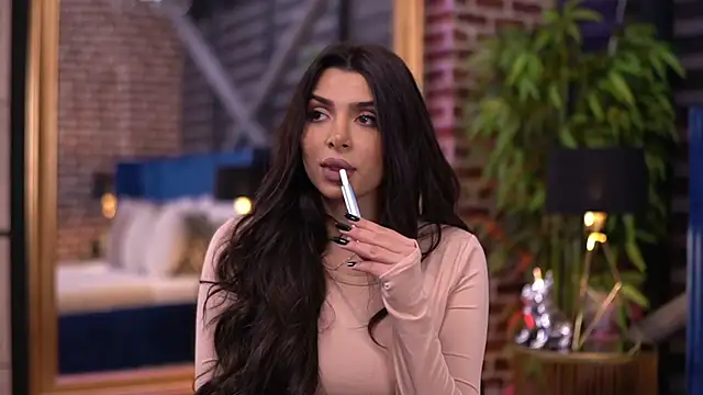 Snapshot of NicoleCellini chatting on November 2025 06:33:02 PM NicoleCellini online show from November 2025 06:33:02 PM