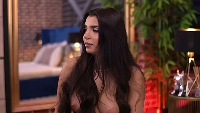 Snapshot of NicoleCellini chatting on November 2025 07:14:01 PM NicoleCellini online show from November 2025 07:14:01 PM