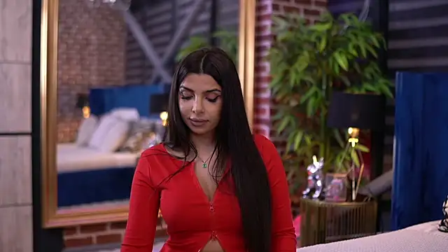 Snapshot of NicoleCellini chatting on November 2025 06:56:01 PM NicoleCellini online show from November 2025 06:56:01 PM