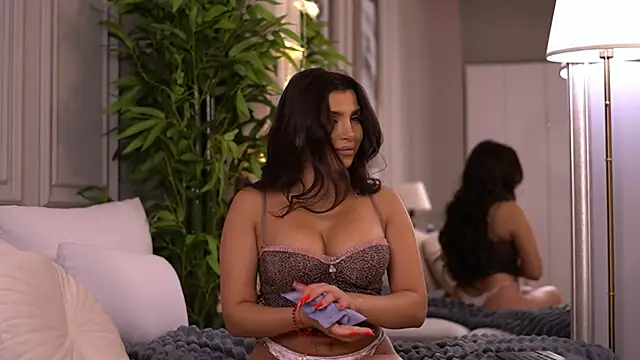 NicoleCellini online show from March 2026 07:32:01 PM