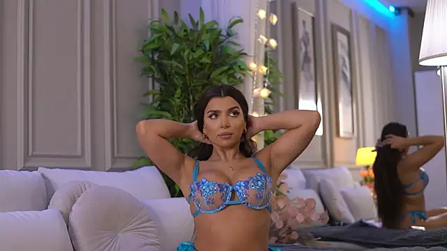 NicoleCellini online show from April 2026 06:03:02 PM