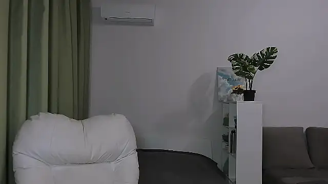 Melanie Angel online show from April 2026 06:01:01 PM