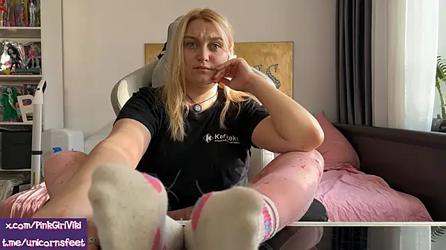 unicornsfeet online show from April 2026 02:46:02 PM