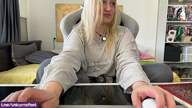 Snapshot of unicornsfeet chatting on May 2026 03:11:02 PM unicornsfeet online show from May 2026 03:11:02 PM