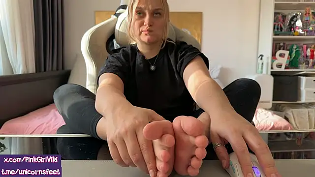 unicornsfeet online show from April 2026 02:43:02 PM