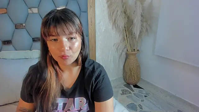 Snapshot of yayi_derek chatting on October 2025 11:44:02 AM yayi derek online show from October 2025 11:44:02 AM