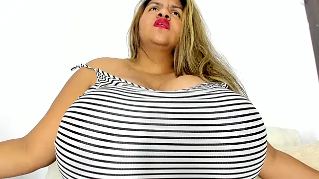 Snapshot of bigmom69_ chatting on May 2026 01:20:01 AM bigmom69 online show from May 2026 01:20:01 AM