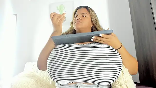 bigmom69  online show from March 2026 03:56:02 PM