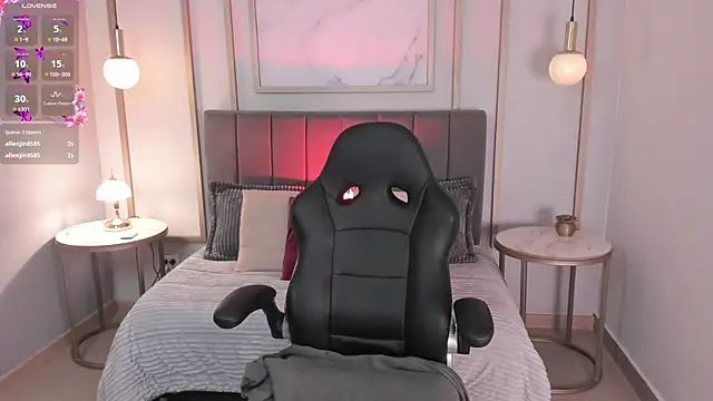 Christina Johns online show from October 2025 03:13:02 PM