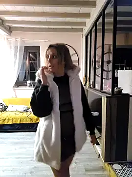 Snapshot of Jade_Emeraud chatting on December 2024 11:08:01 PM Jade Emeraud online show from December 2024 11:08:01 PM